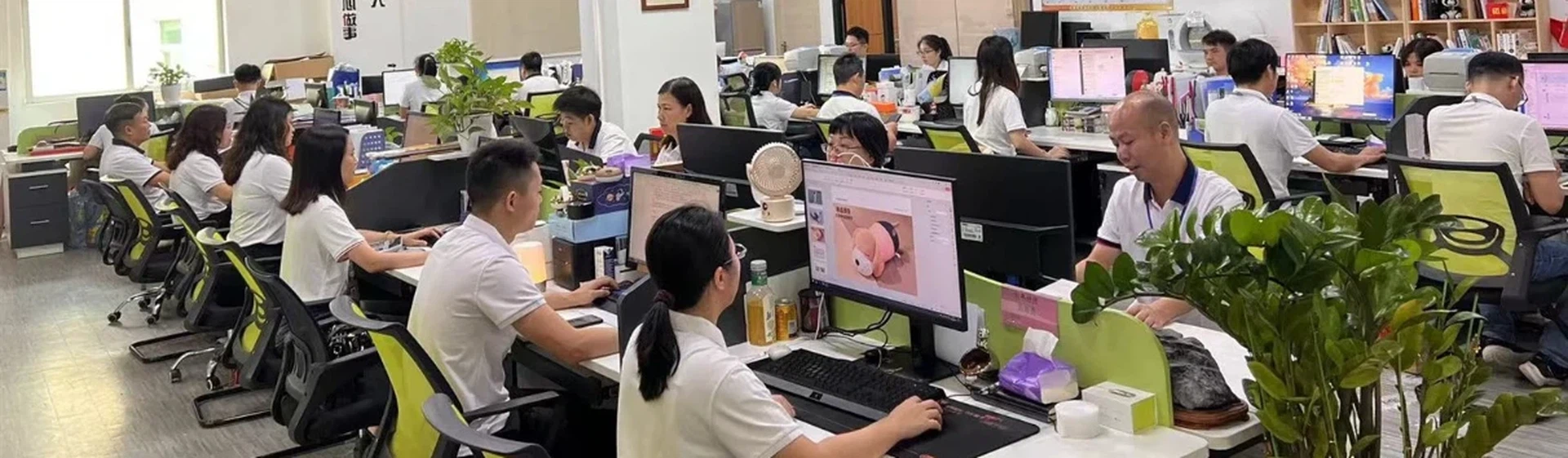 Abis Mould engineering team performing DFM thermal modeling and heat flux distribution analysis for injection mold cooling system specification Abis Mould engineering team performing DFM thermal modeling and heat flux distribution analysis for injection mold cooling system specification